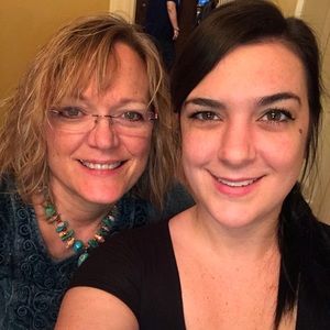 Meet your Posher, Cynthia